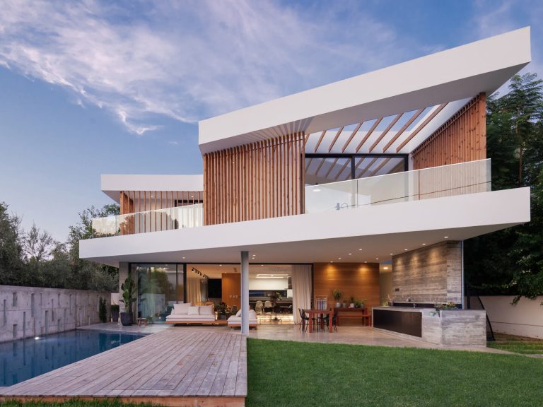 Μοντέρνα μονοκατοικία μοντέρνα αρχιτεκτονική ξύλινες περσίδες Κύπρος Modern house modern architecture wooden slats Cyprus moderna monterna monokatoikia monokatikia arxitektoniki architektoniki ksulines xulines ksilines xilines persides kupros kipros