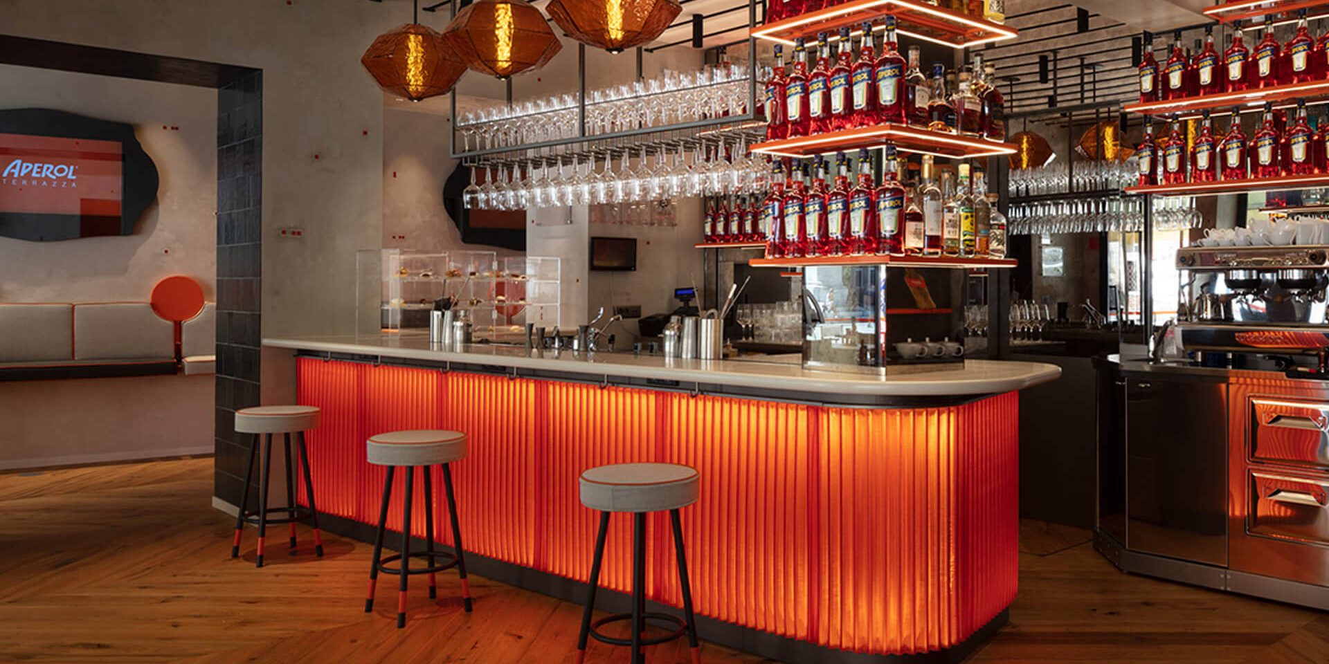 00-ek-magazine-articles-Terrazza-Aperol Σχεδιασμός μπαρ Σχεδιασμός bar Σχεδιασμός εστιατορίου Bar-εστιατόριο Βενετία Aperol Spritz Bar design Restaurant design Bar-restaurant design Bar restaurant design Venice sxediasmos mpar estiatoriou benetia venetia