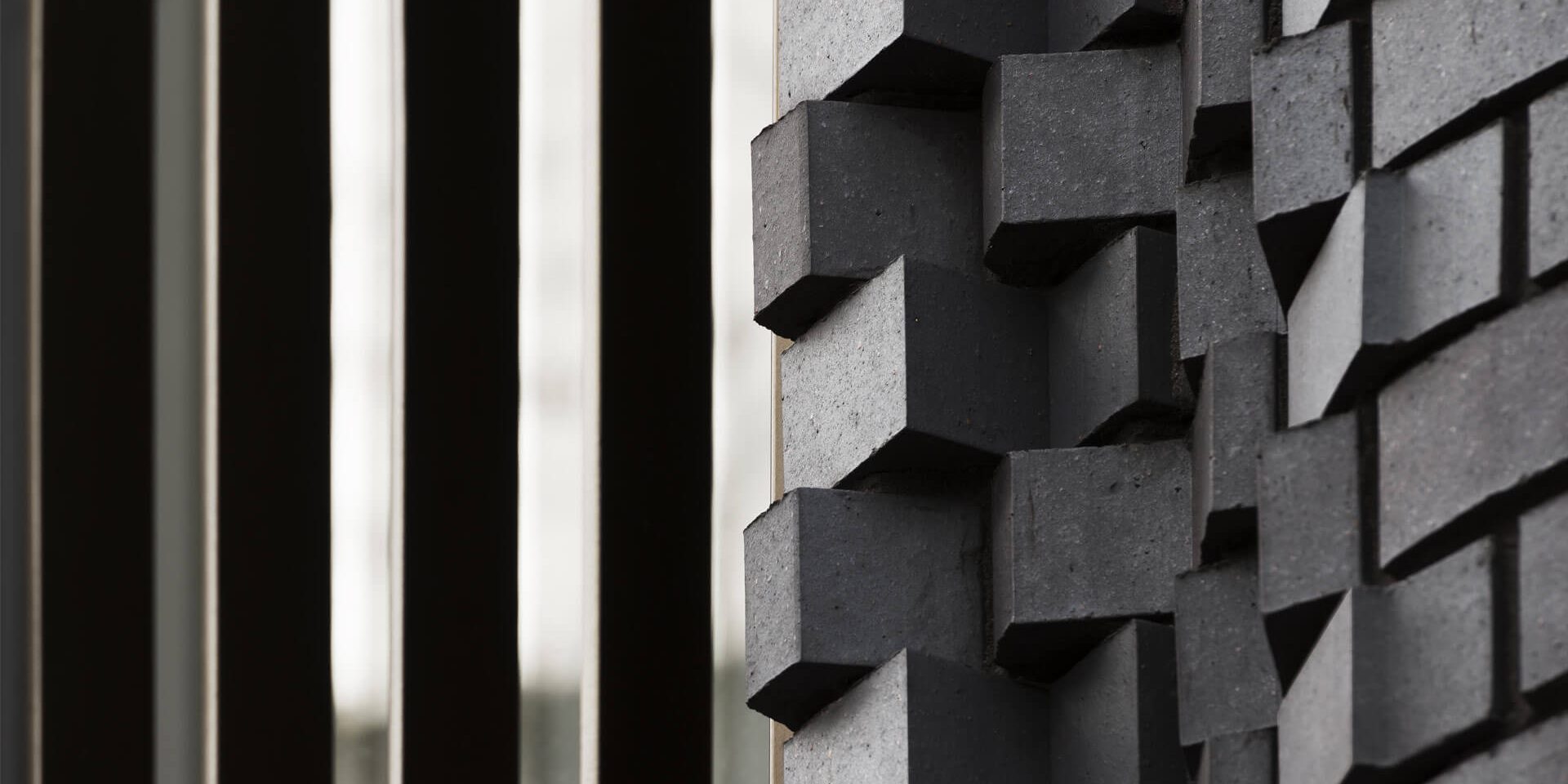 01-ek-magazine-Interlock