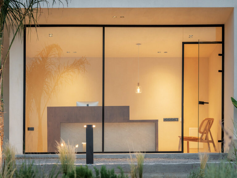 Seven Rocks Suites - Archon Development, Viktoria Arzoglou - ekmag