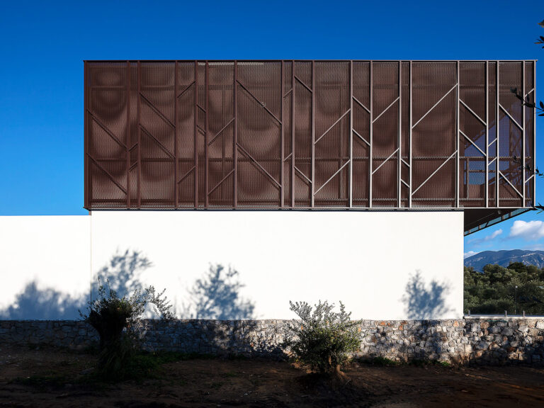 Residence in Kalamata-Gonzalez-Malama Architects-ekmagazine