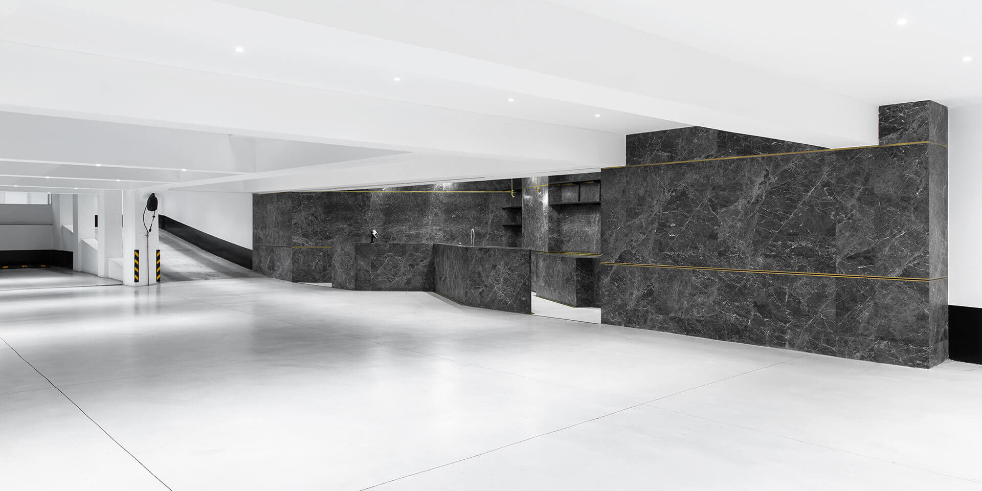 00-cover Parking Garage - Oikonomakis Siampakoulis architects - ekmagazine