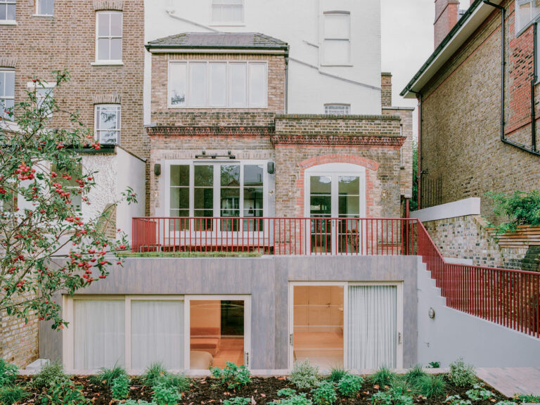 Restoration of a Victorian House - Neiheiser Argyros - ekmagazine