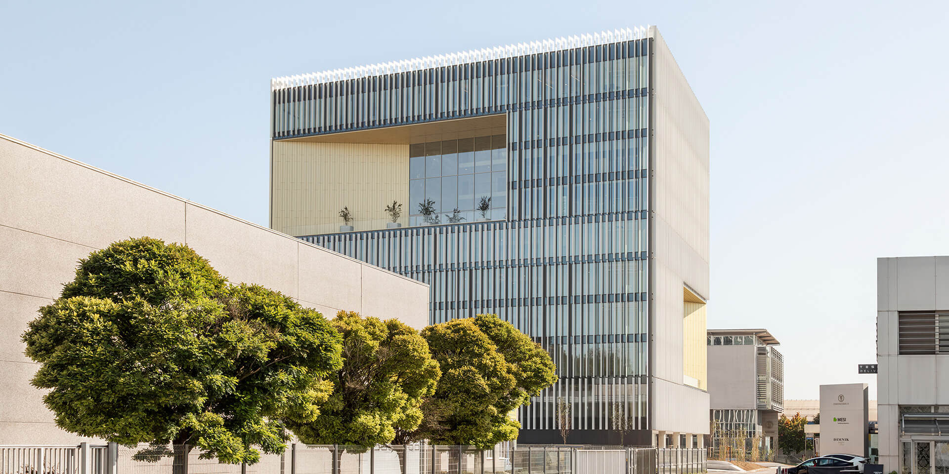 DCB Montana - BAX Studio - ekmagazine