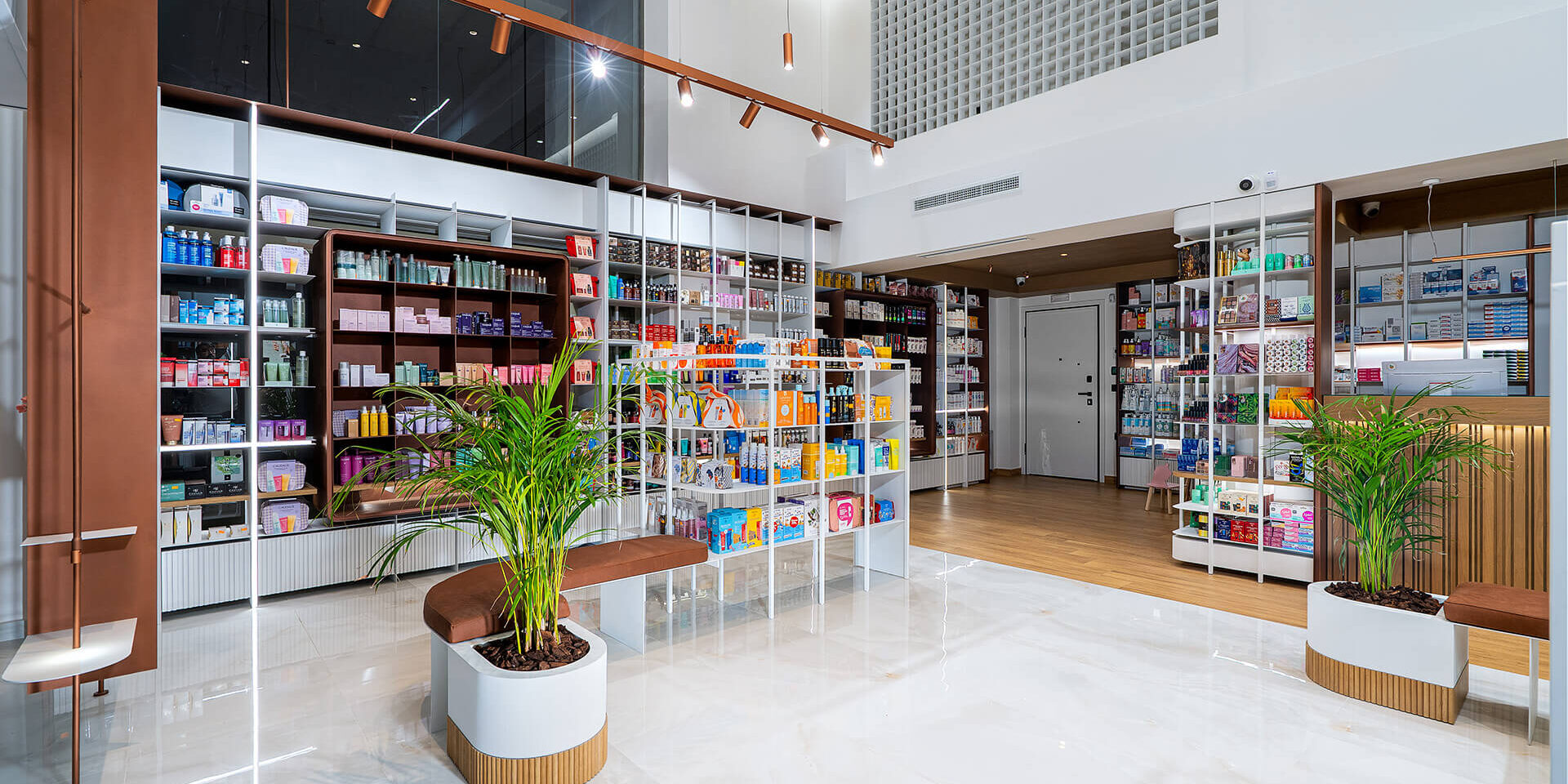 Manos Apostolakis Pharmacy-Giakoumakis Engineering-ekmagazine