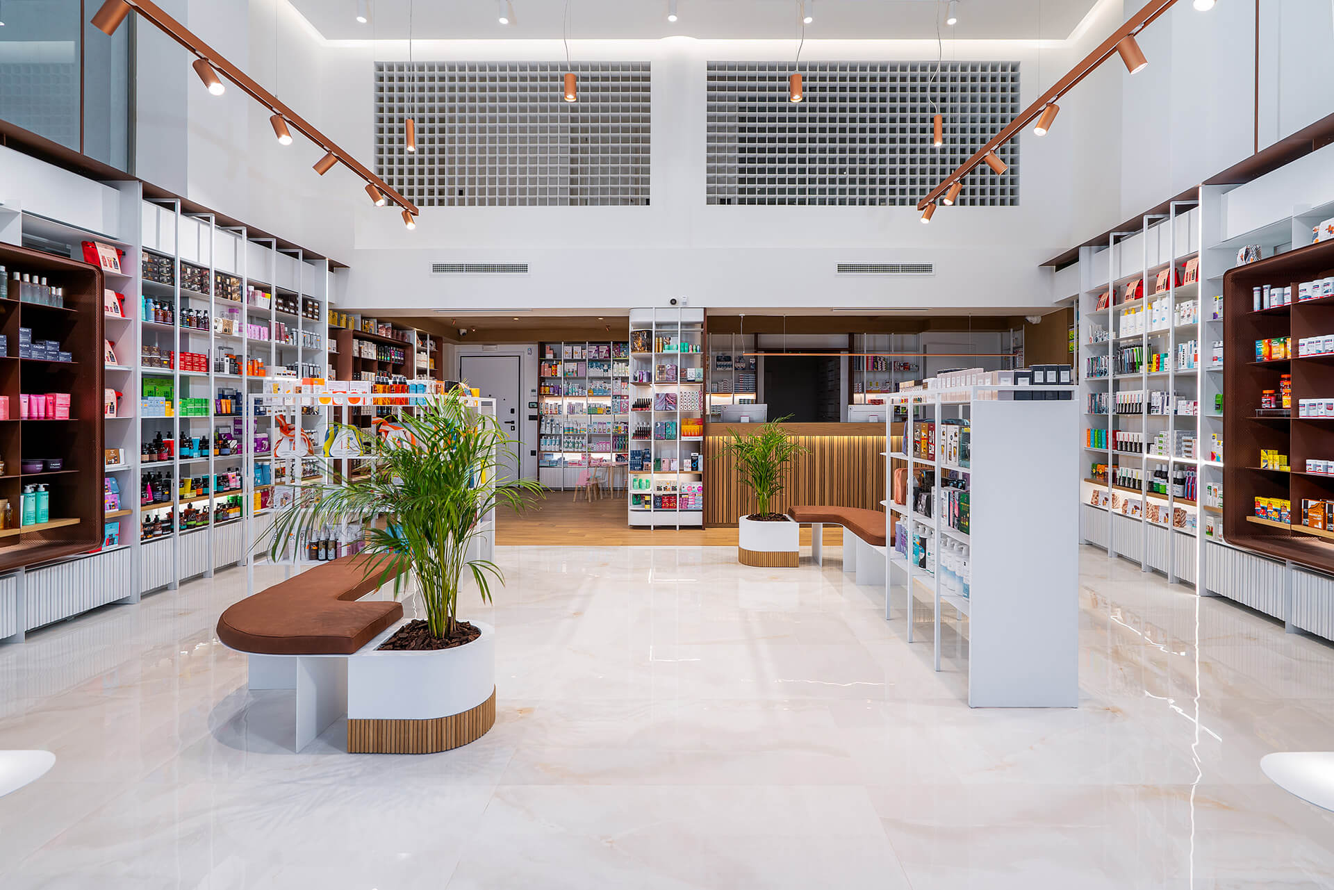 Manos Apostolakis Pharmacy-Giakoumakis Engineering-ekmagazine