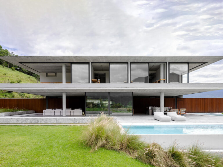 Wall House - Gabriela Casagrande Arquitetura - ekmagazine