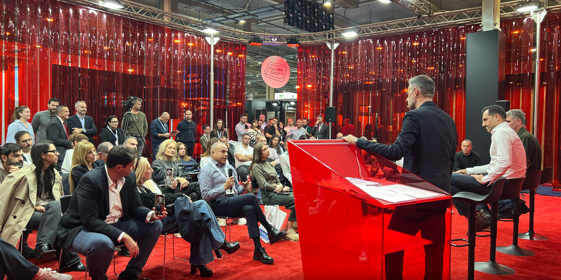 01-The Red Spot Stage – Three-Day Review - ekmagazine