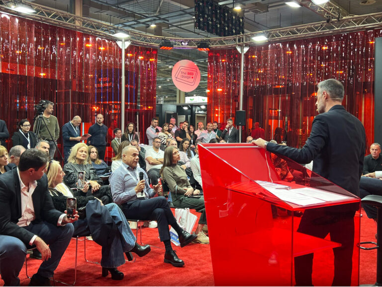 01-The Red Spot Stage – Three-Day Review - ekmagazine