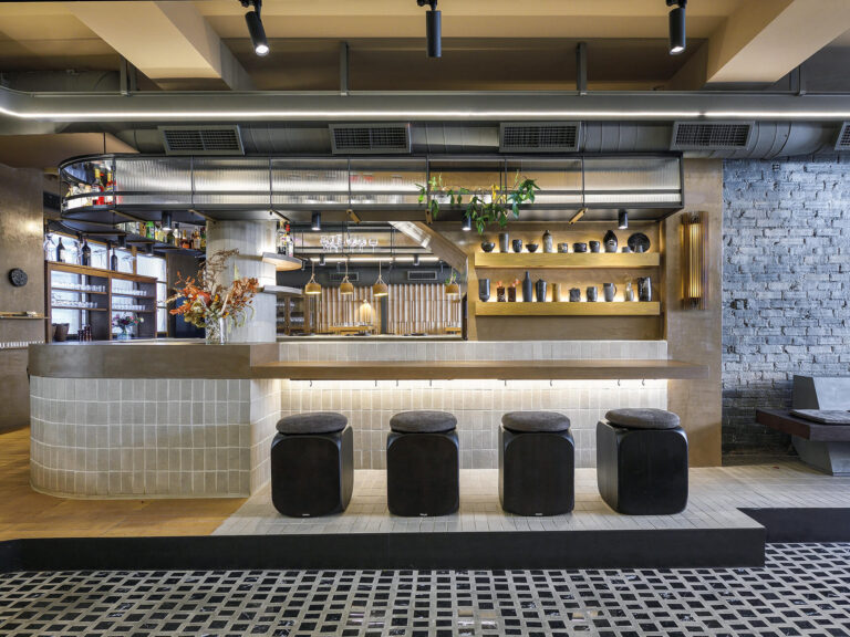 Sole Giaguaro - Cluster Architects - ekmagazine