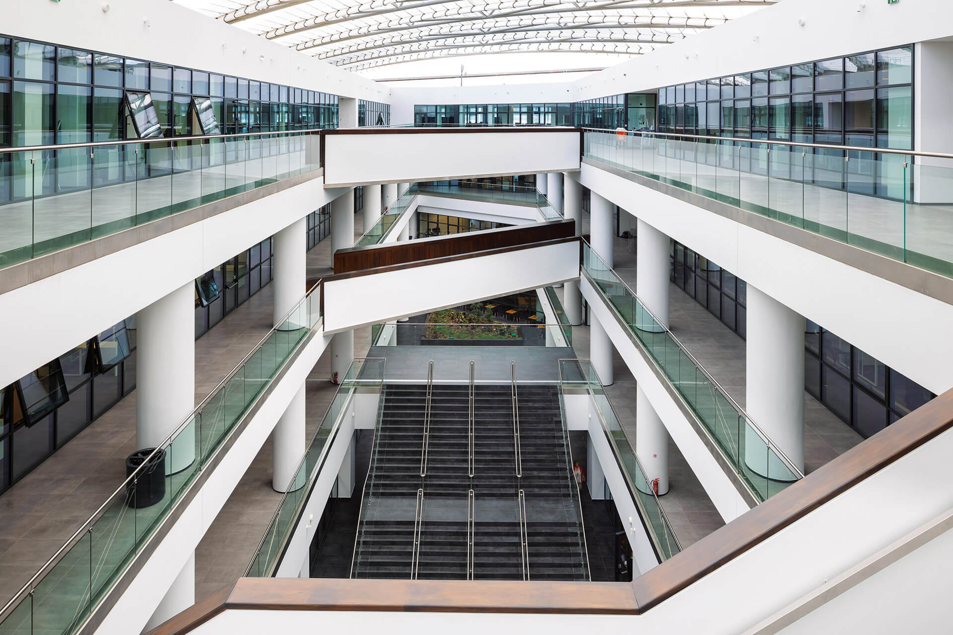 P.180-186 Office Complex-A&S Architects-ekmagazine