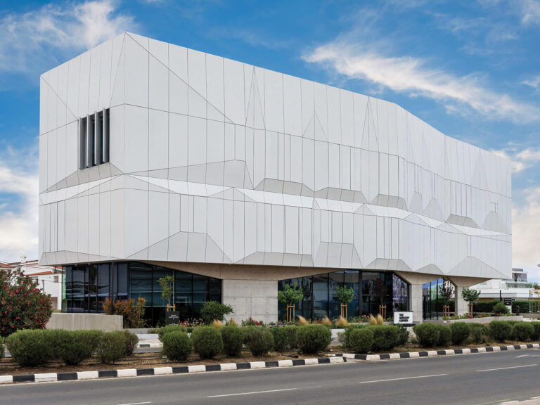 -3i Surgery Centre in Nicosia-Simpraxis Architects-ekmagazine