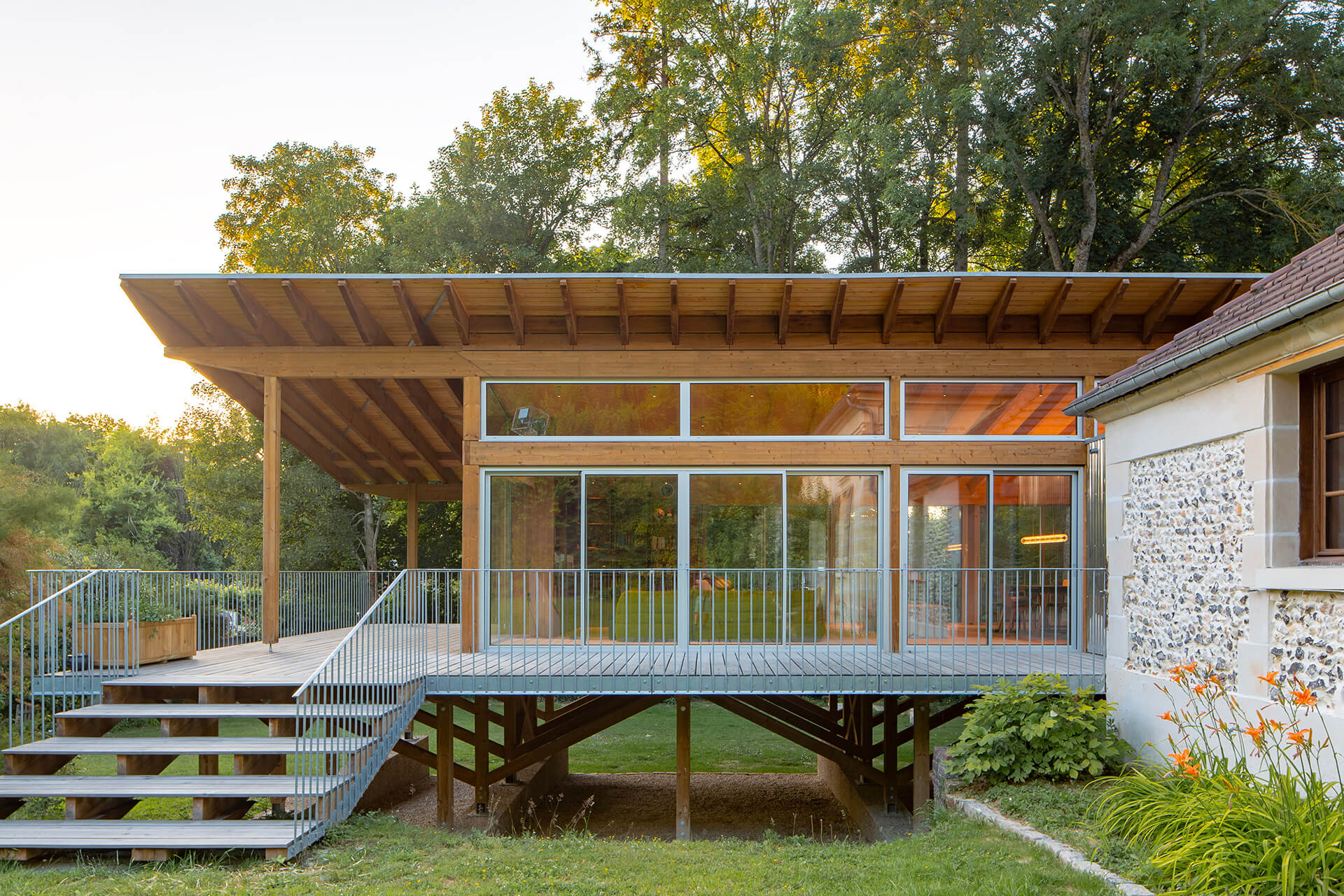 -Pouilly | Suspended -House in the Vexin-Atelier Victoria Migliore-ekmagazine