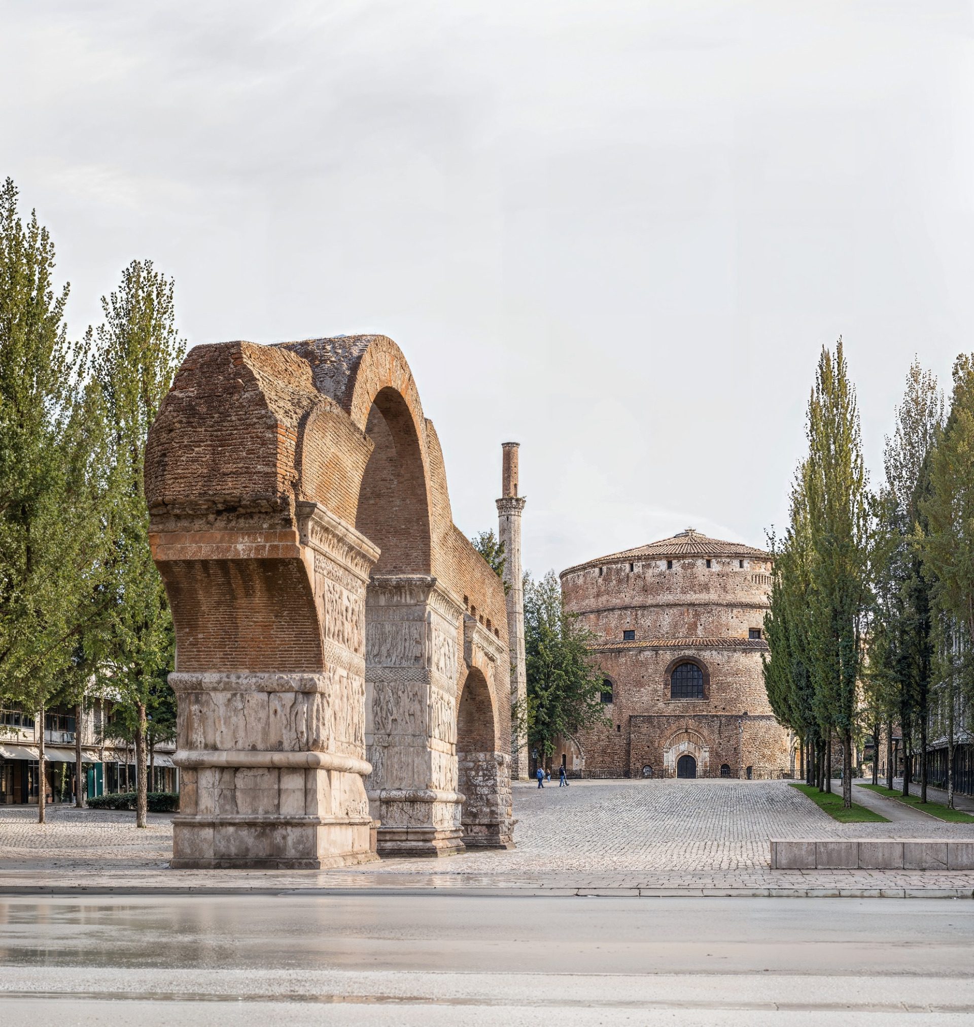Arch of Galerius on a pedestrianized axis in the Armosi masterplan